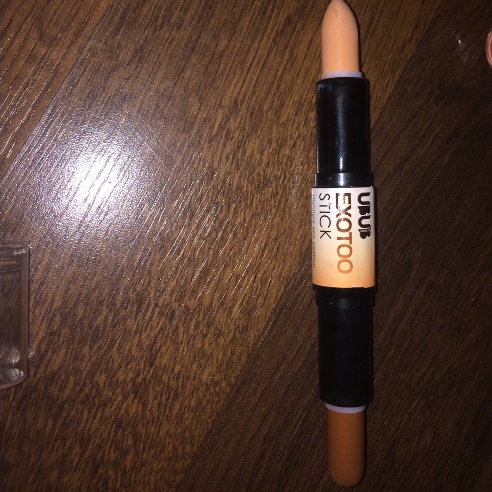 Cruelty free Creamy contour stick