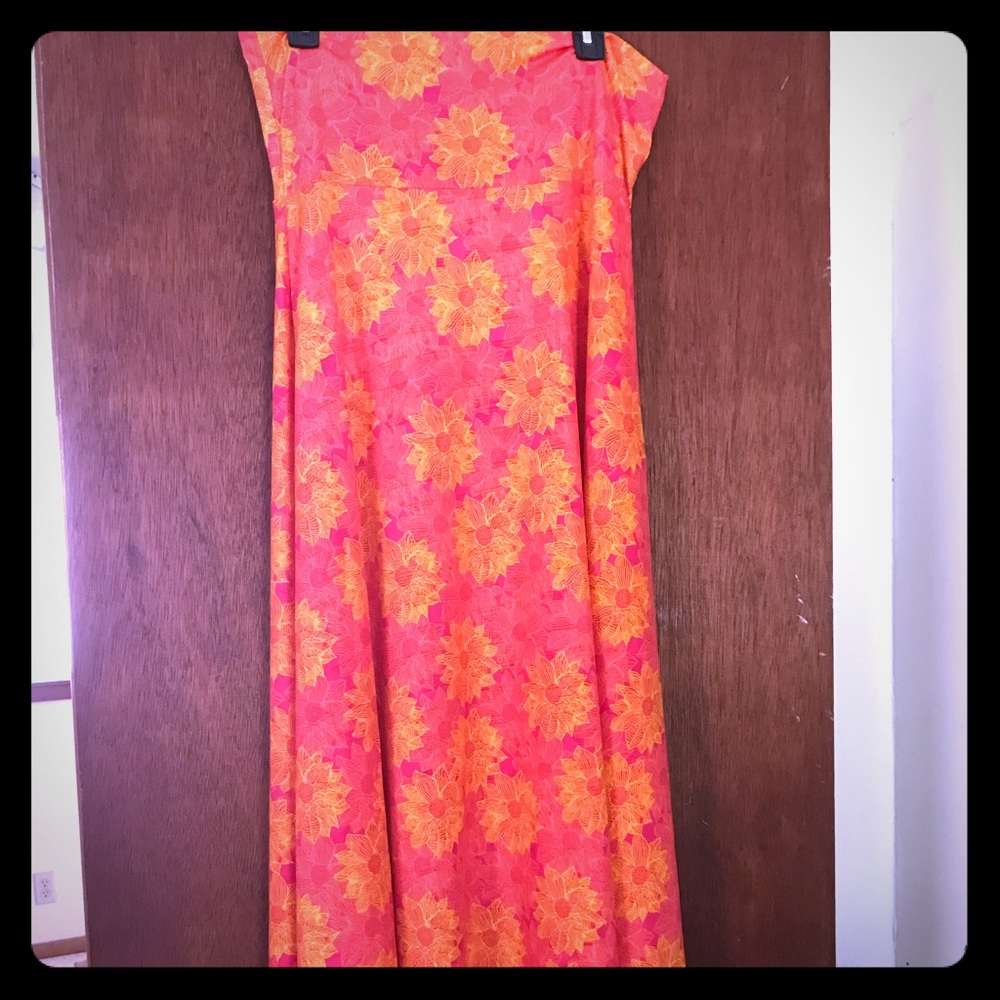 LuLaRoe Maxi Skirt, size large.  EUC.  Slinky!