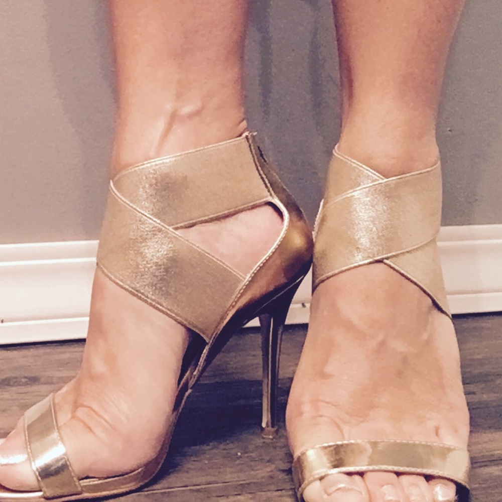 ✨Gold Dressy Sandals✨