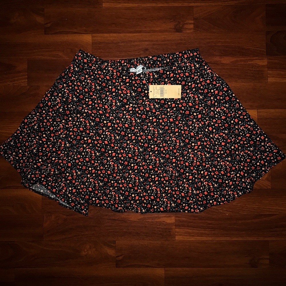 BRAND NEW American Eagle Size XS Skater Skirt