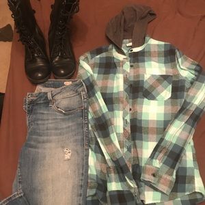 Empyre hooded button up flannel shirt! Medium