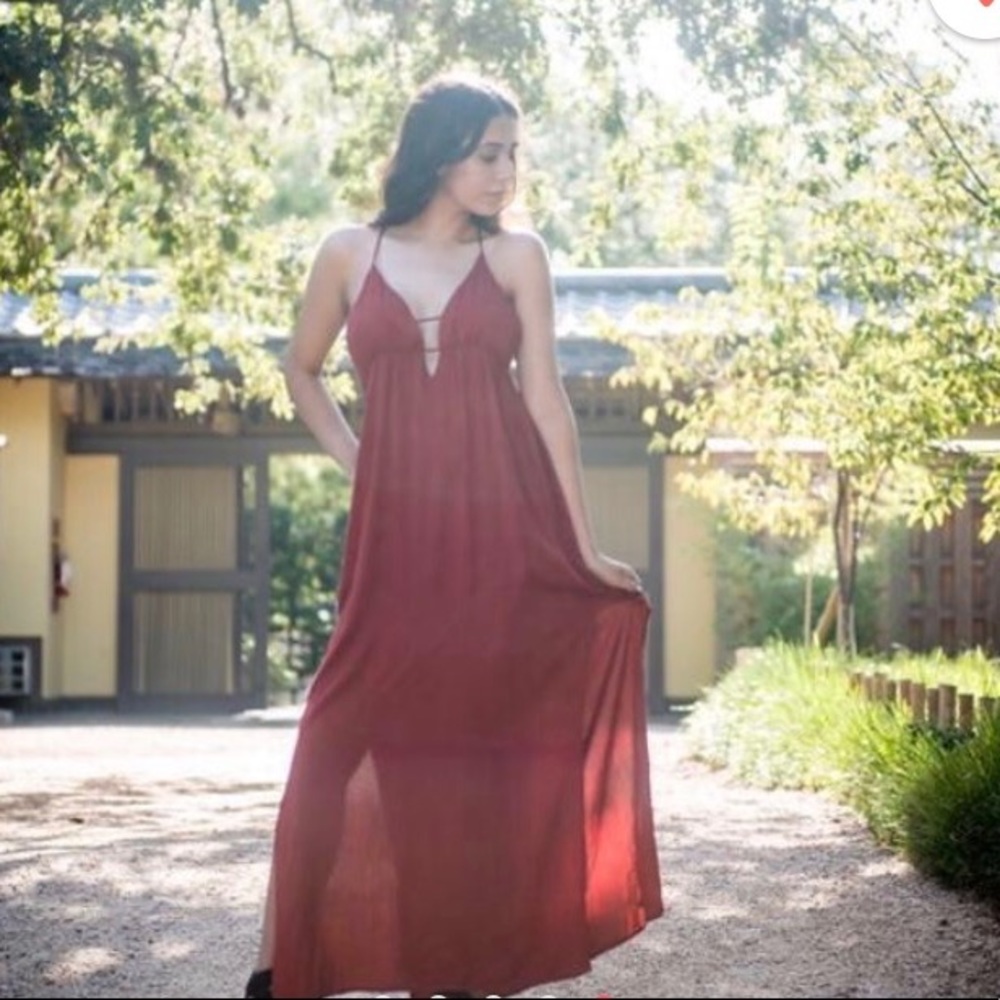 Lowcut maxi dress
