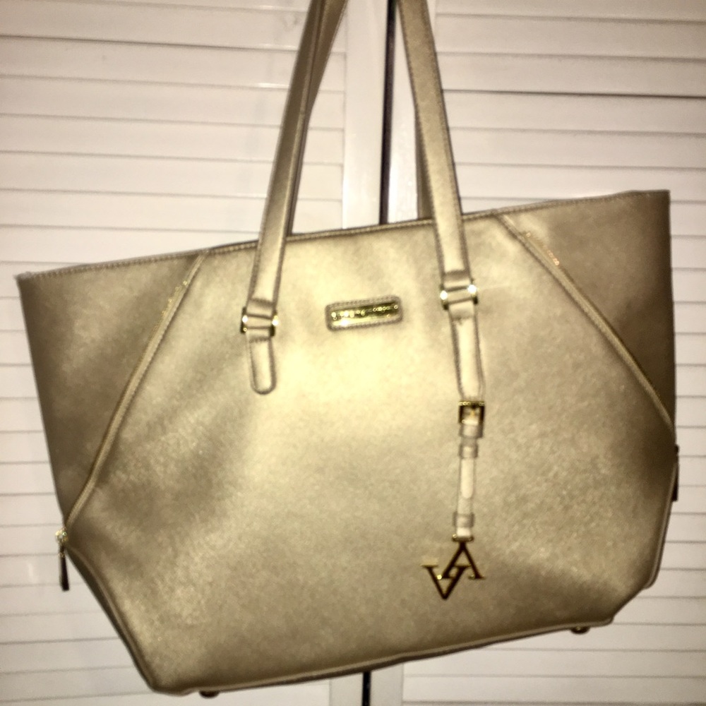 Gold purse/laptop holder