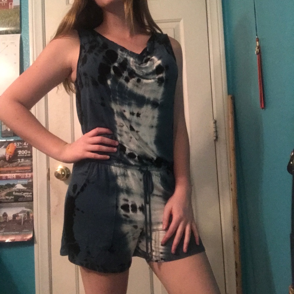 Romper - Picture 2 of 4