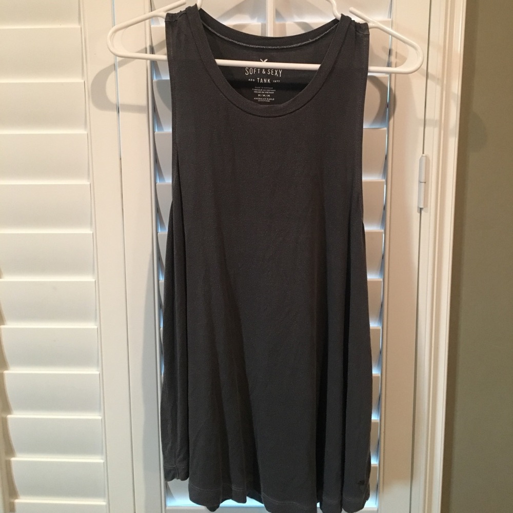 grey tank top