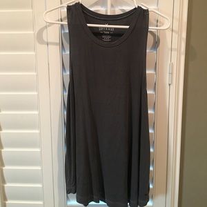grey tank top