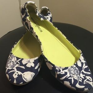 Women's flats