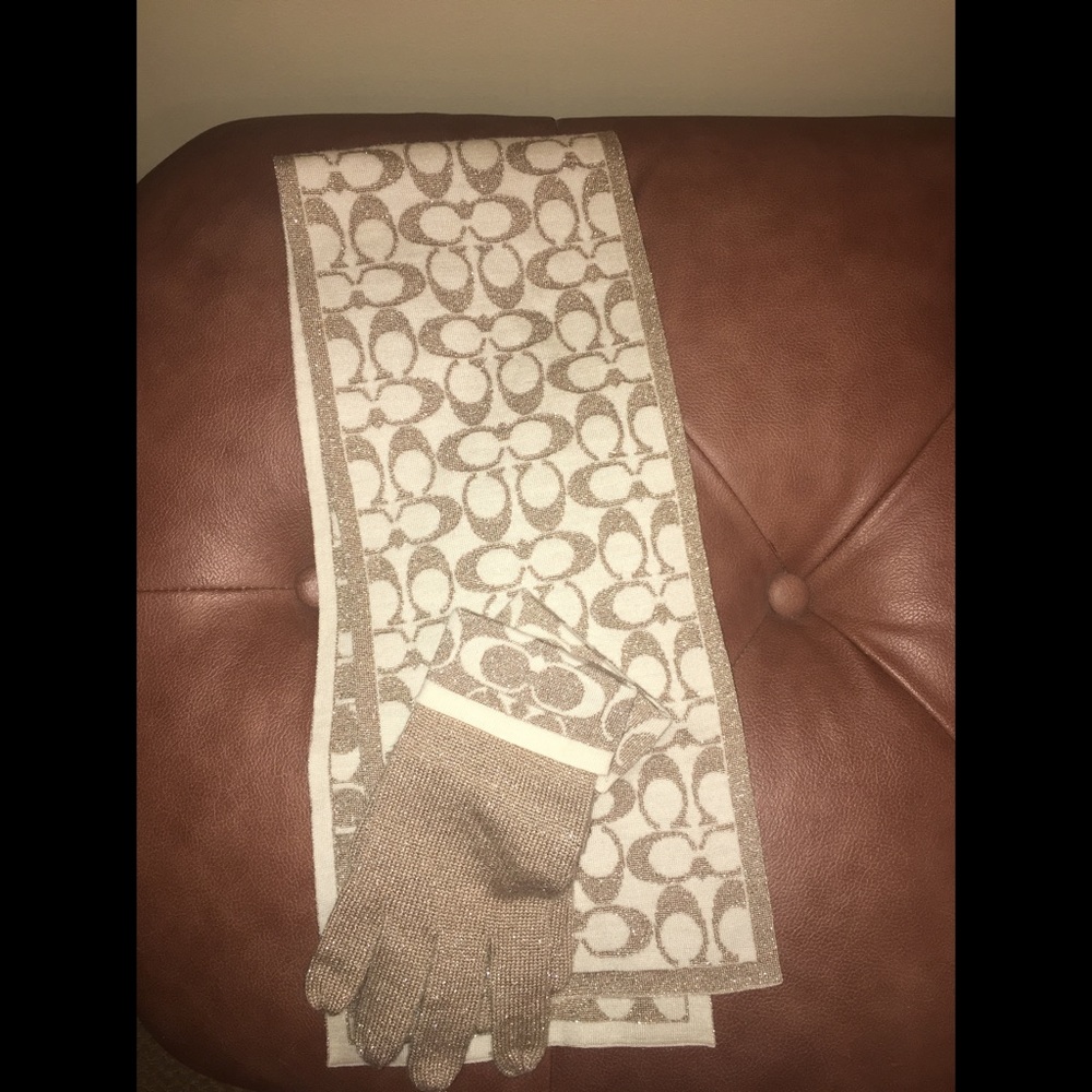 NEVER WORN Coach matching gloves and scarf