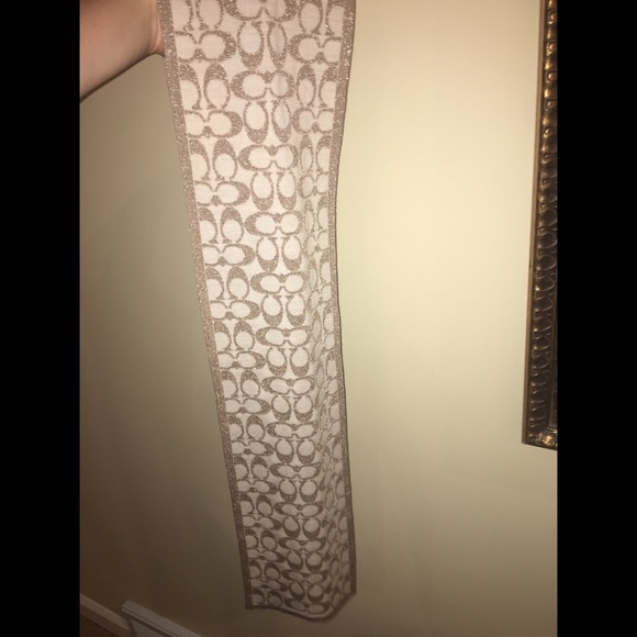 NEVER WORN Coach matching gloves and scarf - Picture 2 of 3