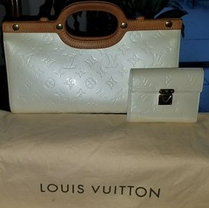 Louis Vuitton Purse & Wallet