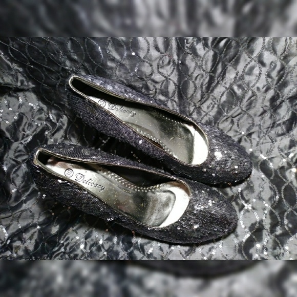 Delicacy silver sequin high heels 🔟 - Picture 2 of 5