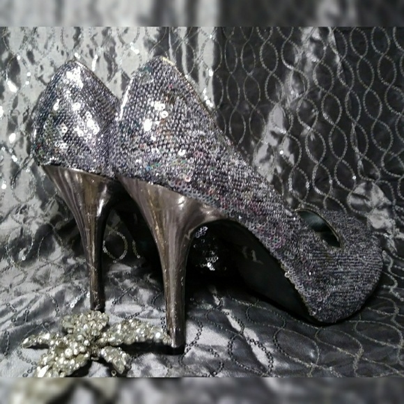 Delicacy silver sequin high heels 🔟 - Picture 3 of 5