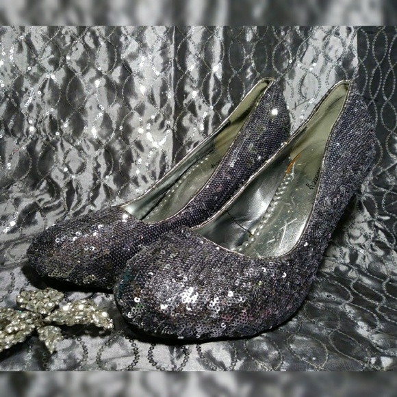 Delicacy silver sequin high heels 🔟 - Picture 4 of 5