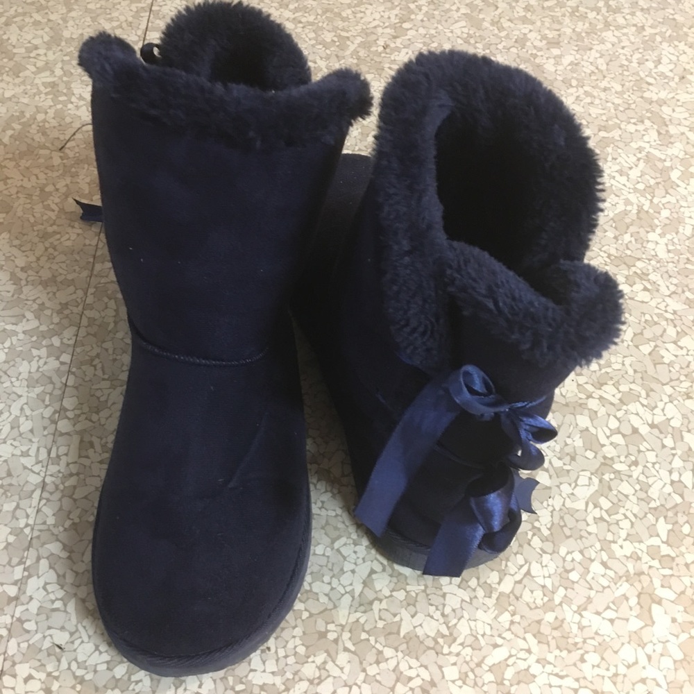 Size 10, Dark blue with bow