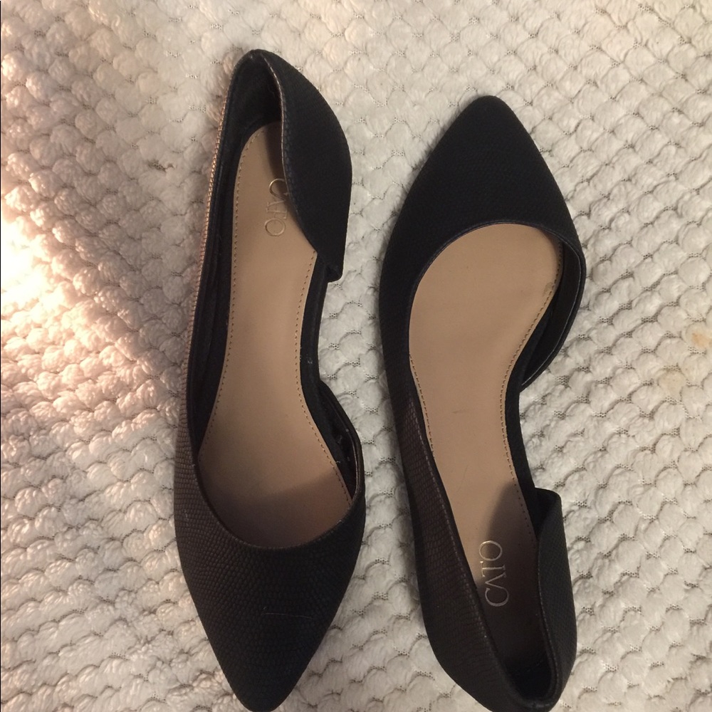 Black dress shoes