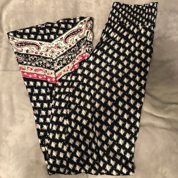 Patterned Flare Pants - Picture 4 of 5