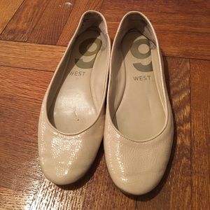 Nike West nude flats