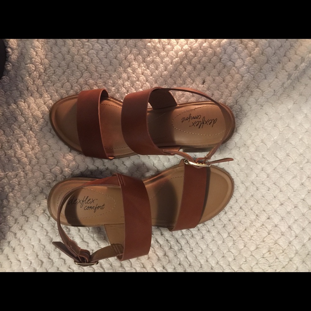 Brown/tan sandals