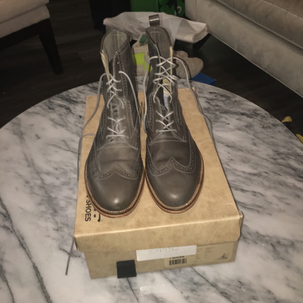 J Shoe Wing Tip Boot