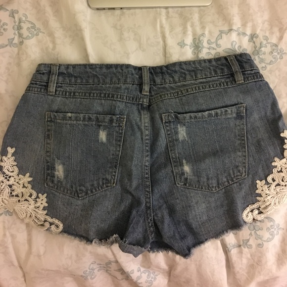 🌼Francesca's🌼 denim shorts with lace size 27 - Picture 2 of 2