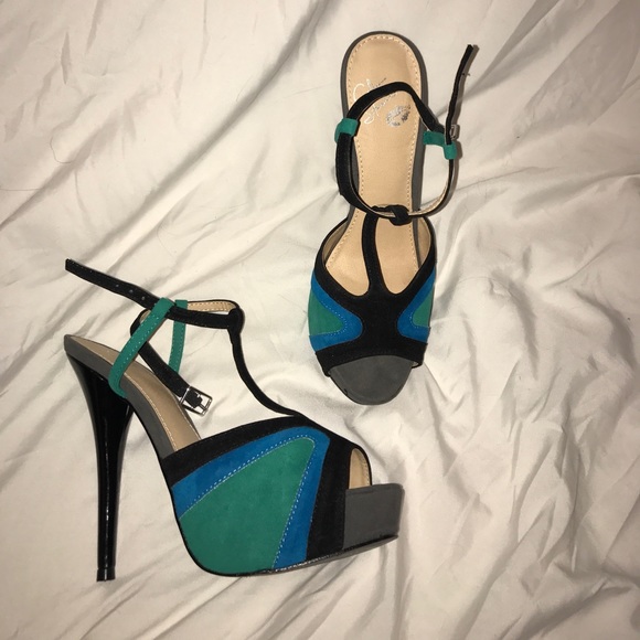 Heels - Picture 2 of 2