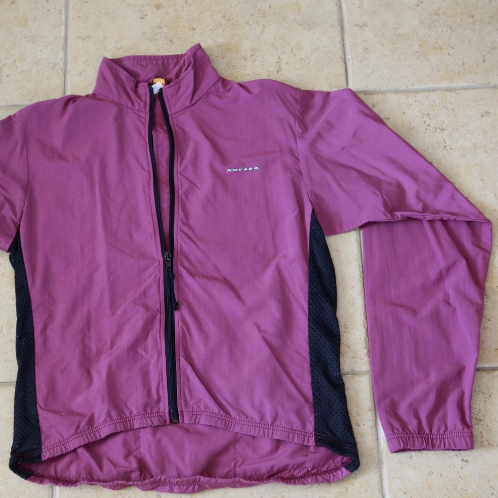 Novara Magenta Zip-up Windbreaker