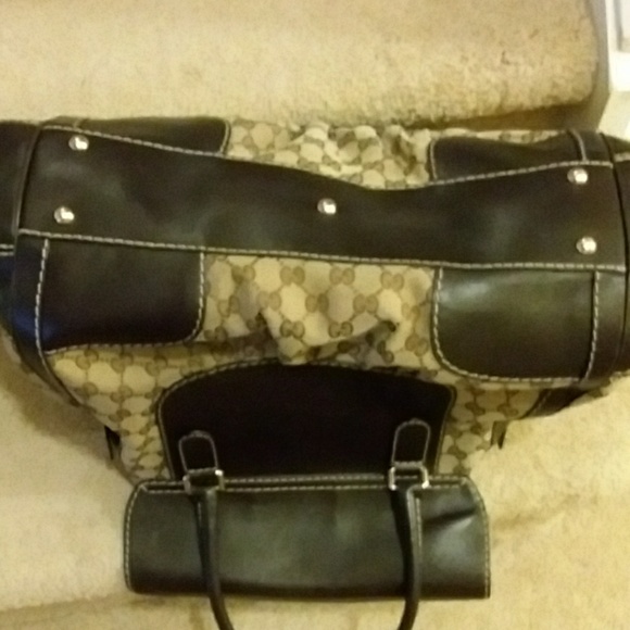 Gucci handbag authentic genuine with gold hardware - Picture 3 of 4