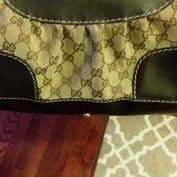 Gucci handbag authentic genuine with gold hardware - Picture 4 of 4