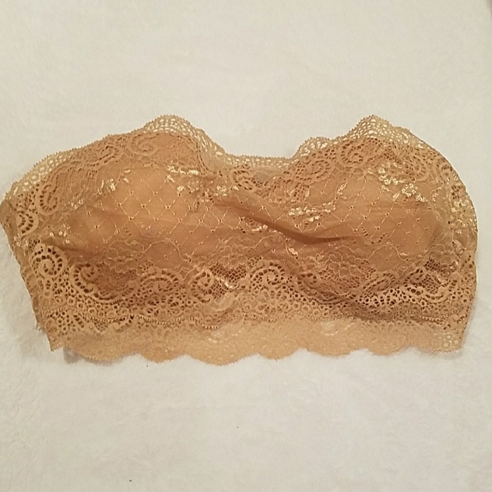 🆕Nude Strapless lacey bra