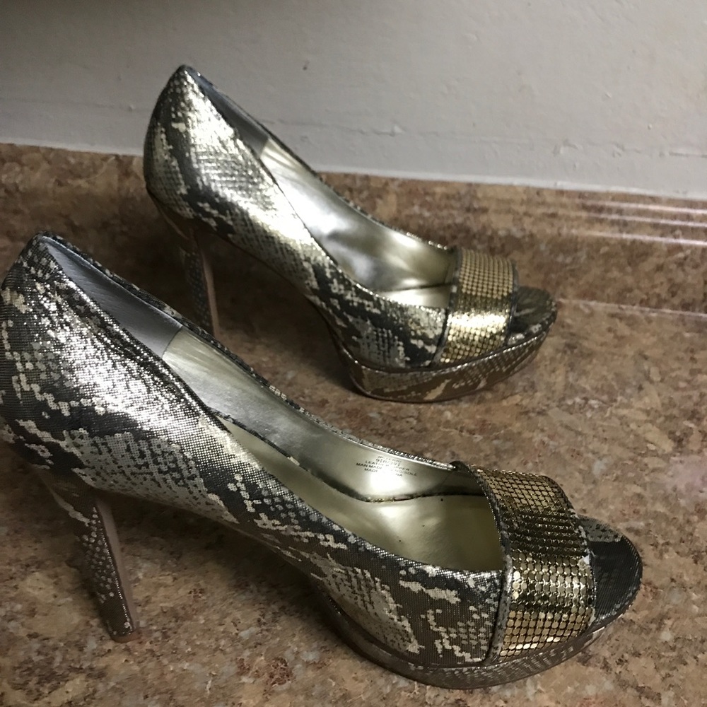9 1/2 Jessica Simpson snake skin heel