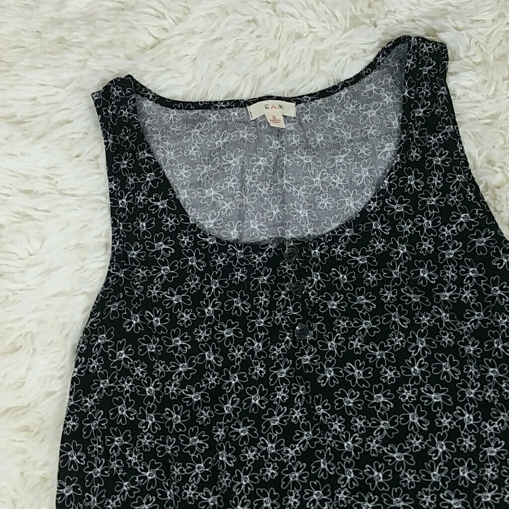 E (hanger) M black & white floral print tank
