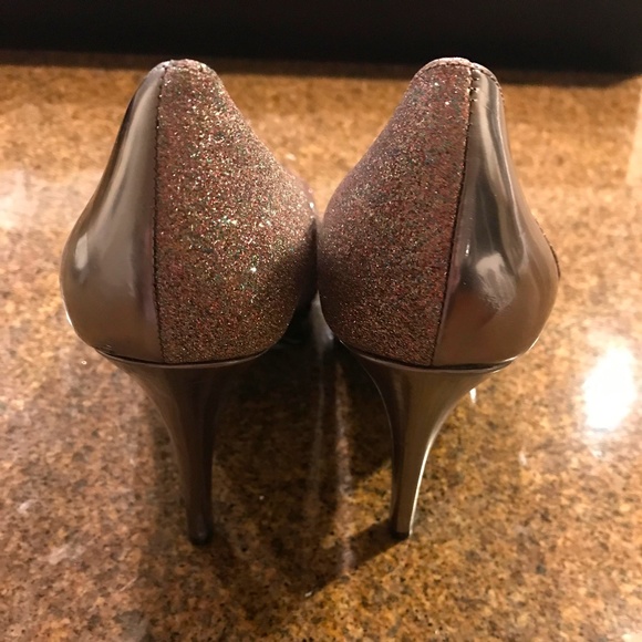 Marc Fisher Women's Metallic Tumble Platform Pumps - Picture 5 of 6