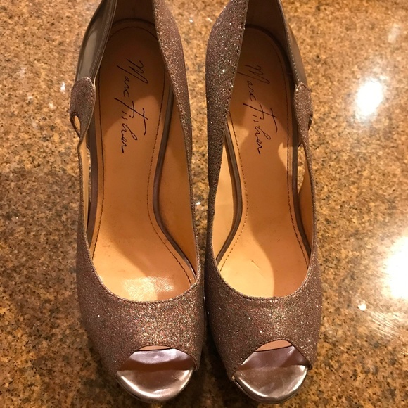 Marc Fisher Women's Metallic Tumble Platform Pumps - Picture 3 of 6