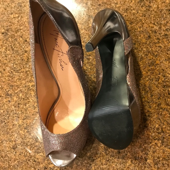 Marc Fisher Women's Metallic Tumble Platform Pumps - Picture 6 of 6