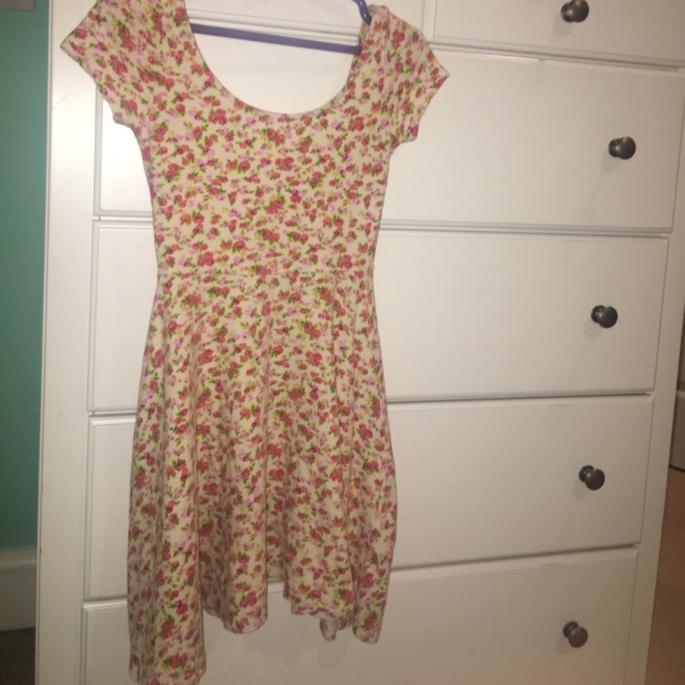 Flowery cute dress!