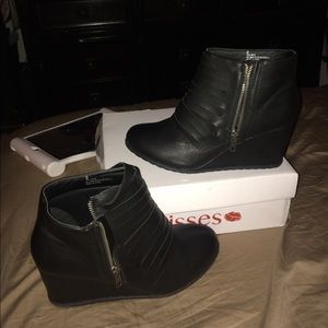 New kisses women wedge shoes size 9 color black