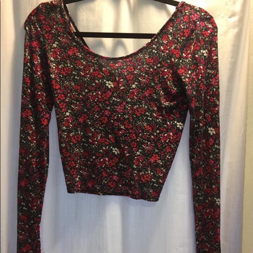 Long sleeved, floral, crop top.
