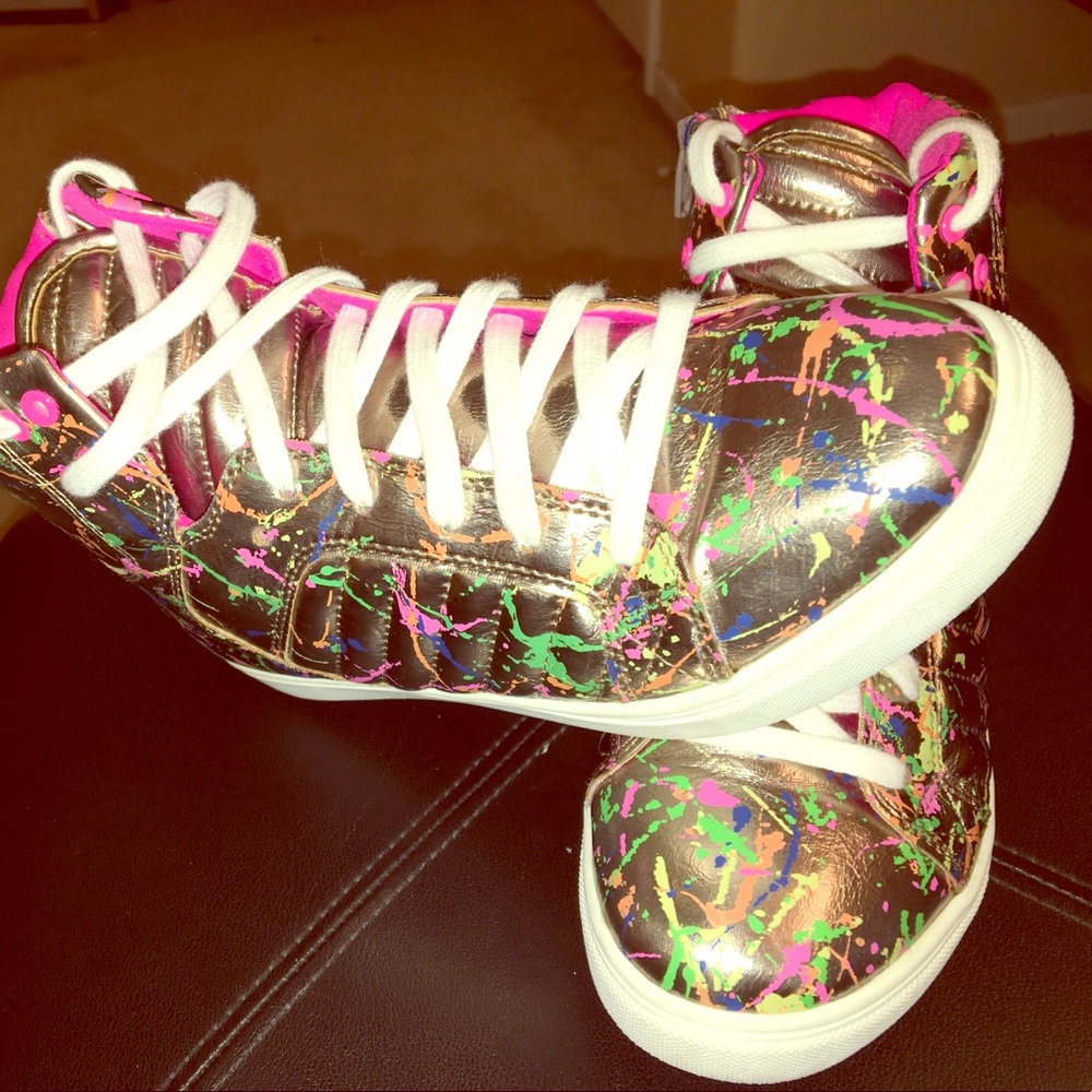 Size 4 high tops! 80's inspired! Super cool! 😎