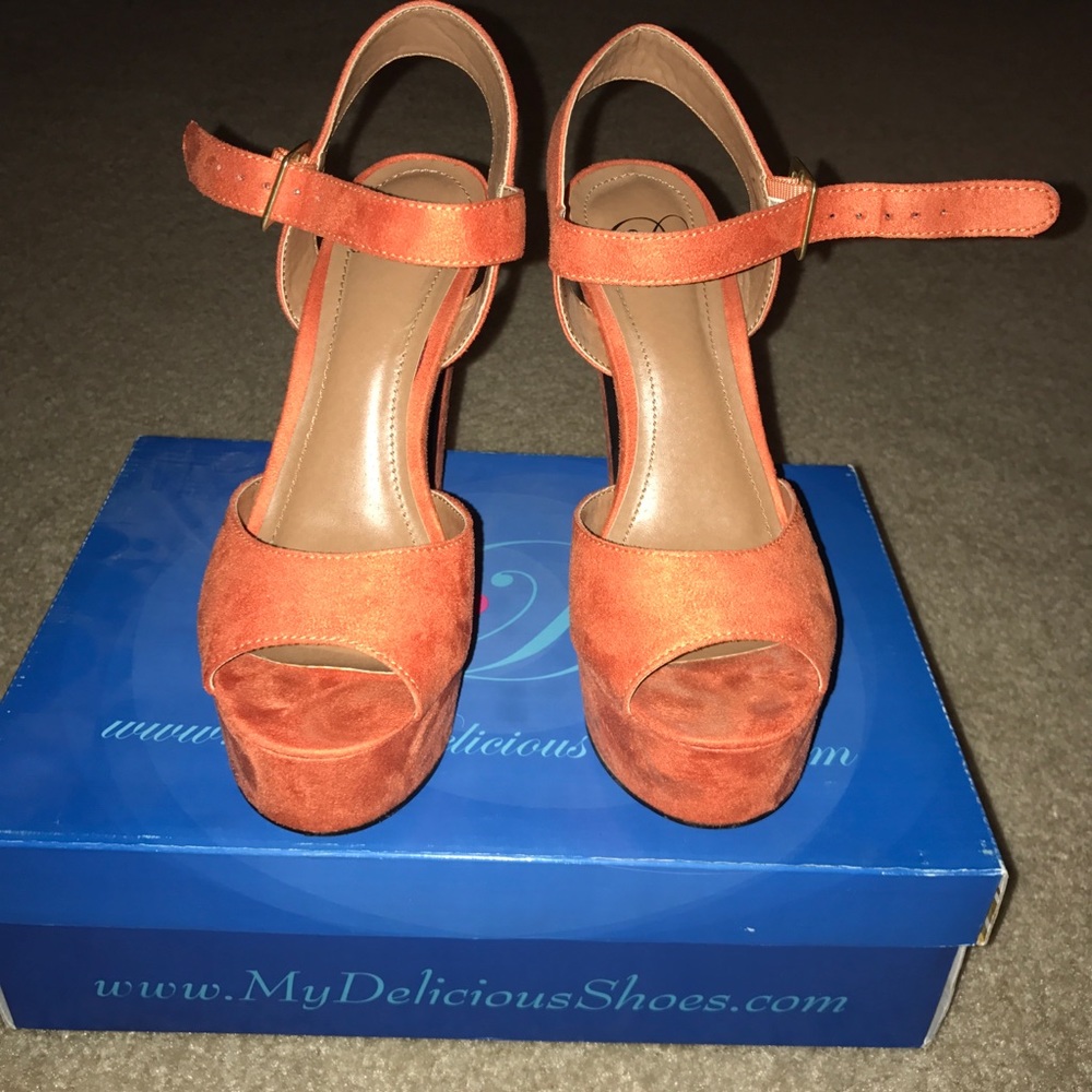 Women's heels size 5.5 - Picture 2 of 2