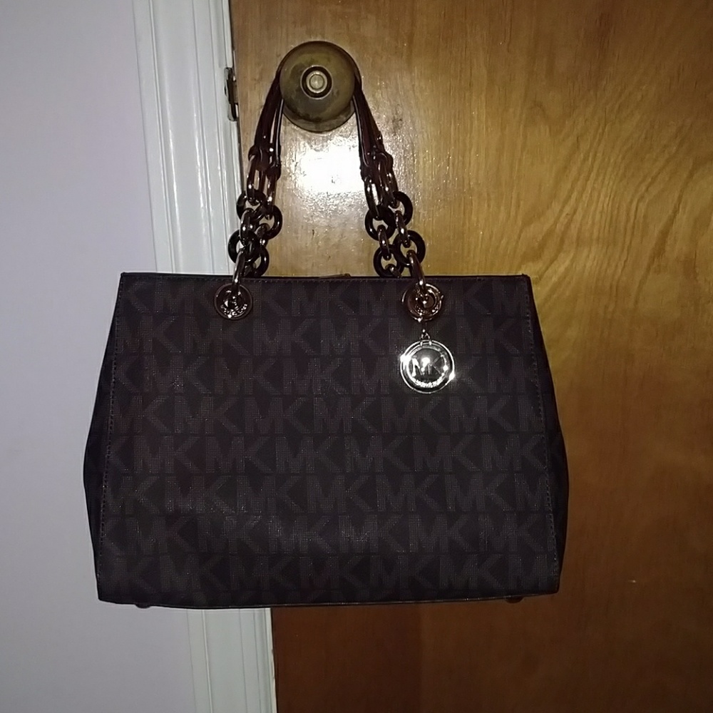 Michael Kors Cynthia Signature in Brown