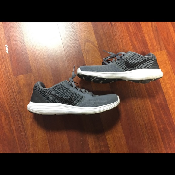 Nike Revolution 3 - Picture 2 of 5