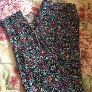 Lularoe tall and curvy leggings