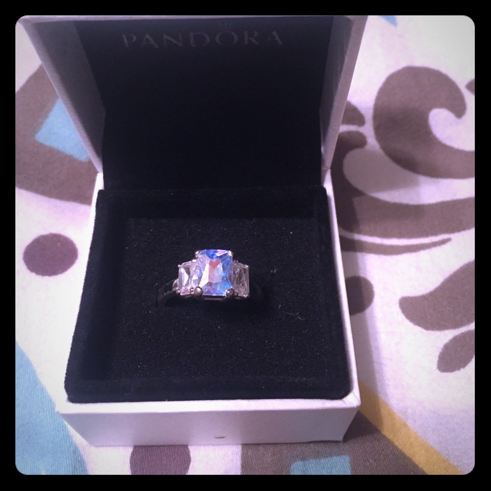 Beautiful three stone iridescent fashion ring