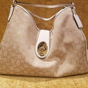 ***AUTHENTIC COACH MADISON CARLYLE SIGNATURE BAG**