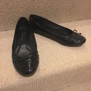 Only wore once! Black flat