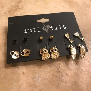 6 pairs of earrings