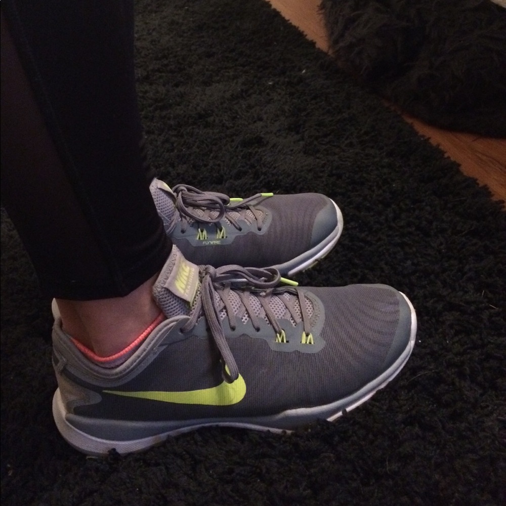 Nike flywire running shoes