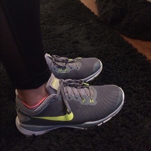 Nike flywire running shoes