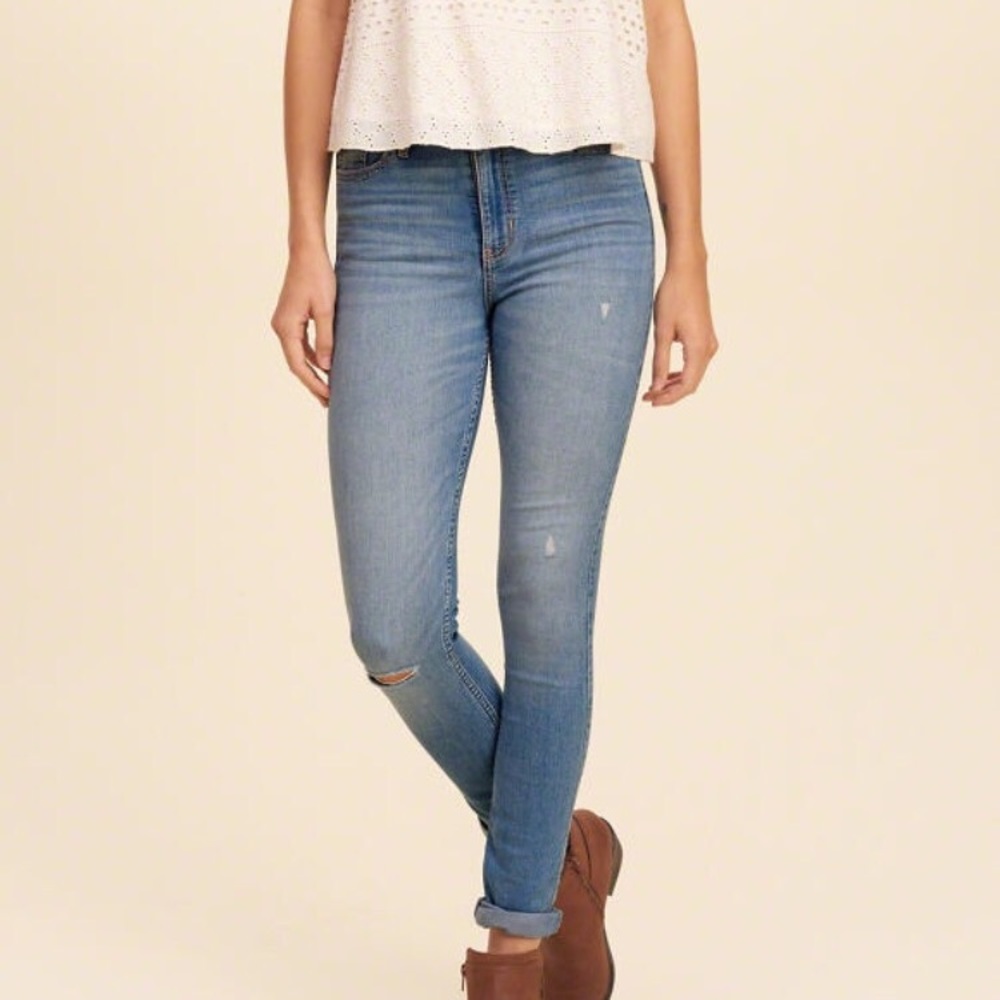 Hollister high rise skinny jeans🌊