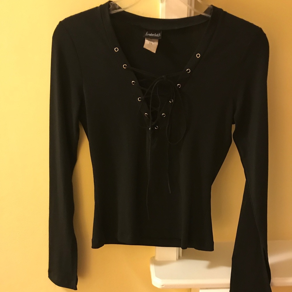 Black top with grommet tiie